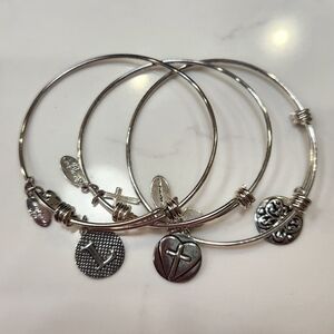 Sterling Silver Charm Bangle Set L Initial